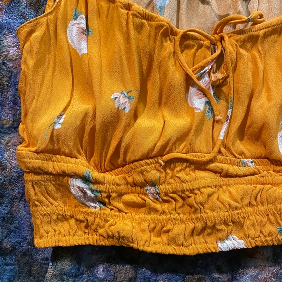 Tint Floral Crop Top - Picture 3 of 3